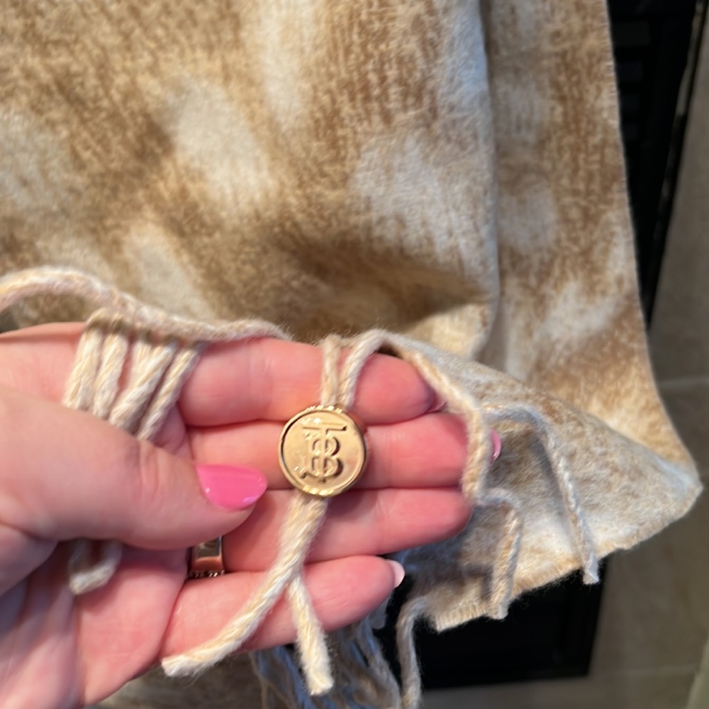 Burberry photographic deer scarf - Picture 5 of 8